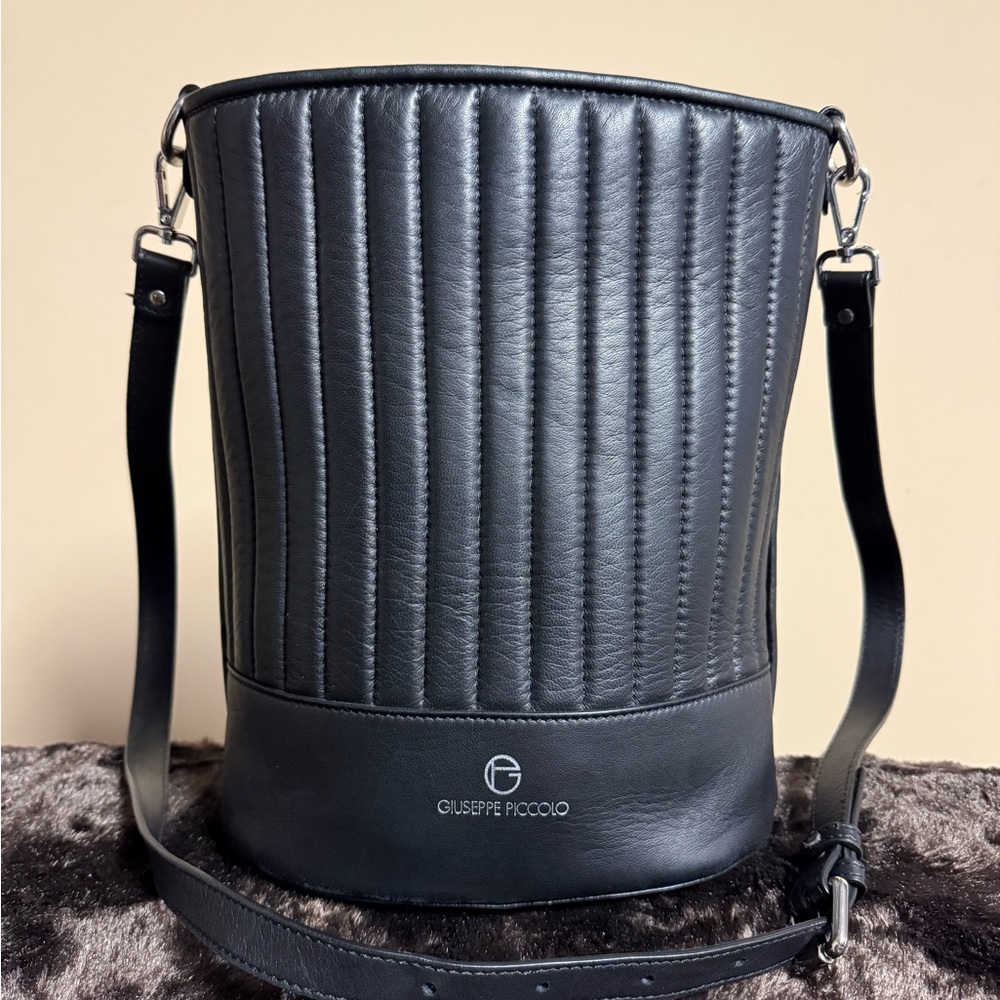 🇨🇦🇨🇦🇨🇦 Giuseppe Piccolo Bucket Style Crossbody Purse🇨🇦🇨🇦🇨🇦